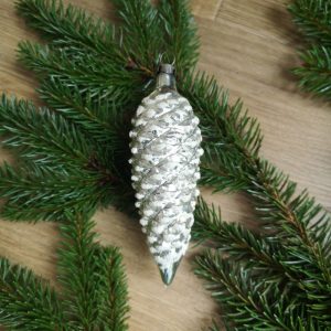 Antieke kerstbal dennenappel zilver met wit groot
